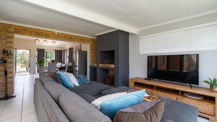 4 Bedroom Property for Sale in Sandbaai Western Cape